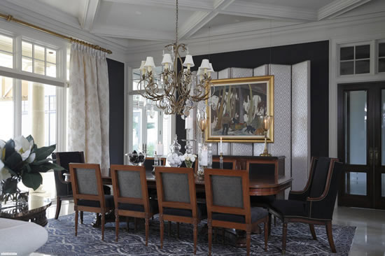 Холодные тона аристократичной столовой