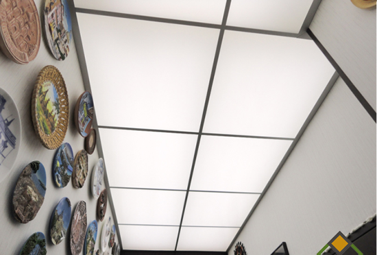 Акриловый потолок в коридоре