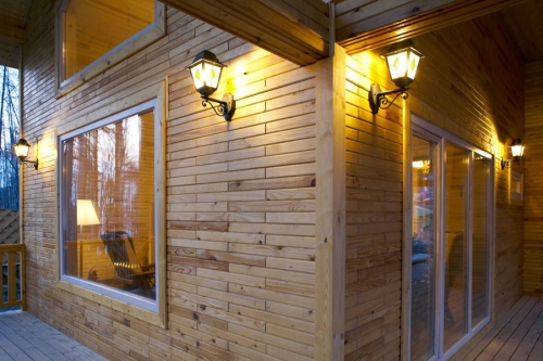 Дом из деревянных кирпичей