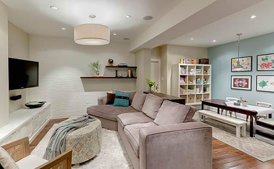 Тандем из светодиодов и потолочной лампы округлой формы