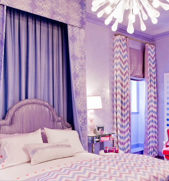 Хрустальный «взрыв» люстры в необычном интерьере глицинии