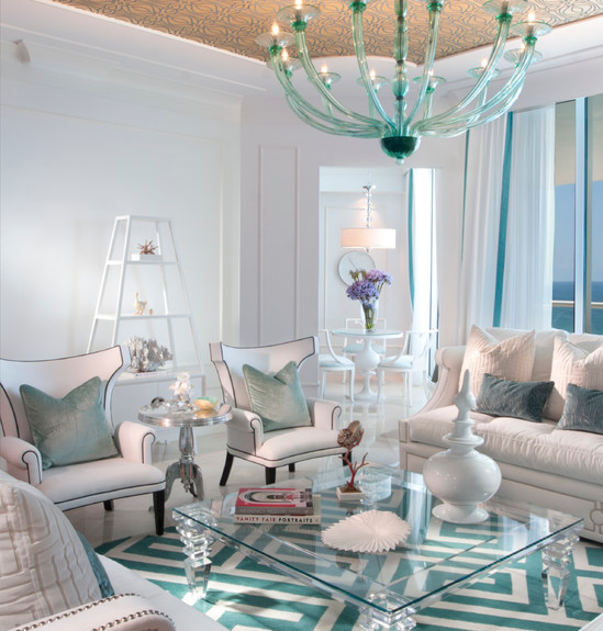 Норвежскую стилистику снабдили новомодным золотом потолочных обоев