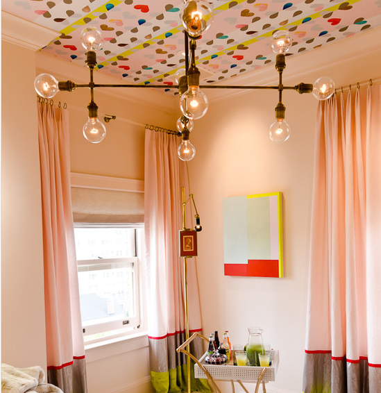 Подростковый дизайн стоит разбавлять яркими символичными рисунками, к примеру, сердечками