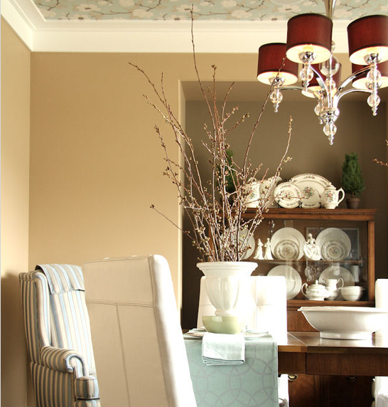 Цветочная шелкография на потолке