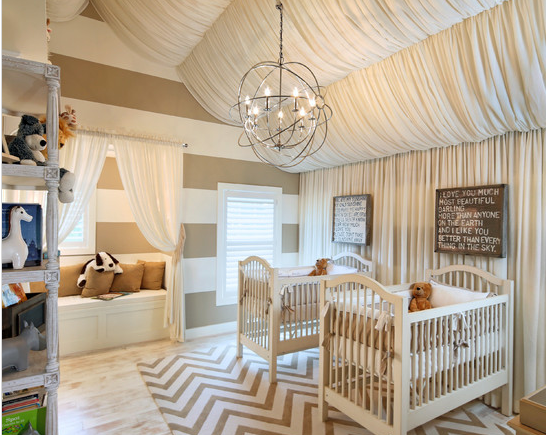 В необычную драпированную тканью детскую –необычная люстра