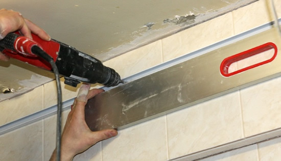 Установка профиля на стене