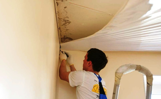 Как натягивается белый глянцевый натяжной потолок