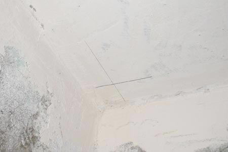 Отметки пересечения плинтуса перед отметкой обрезки угла