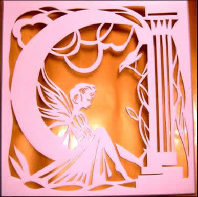 Не хуже резьбы по дереву прорезной рельеф на плитке