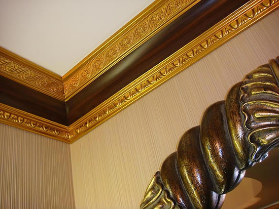 Плинтус, декорированный под дерево