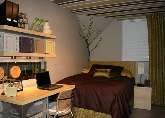 Потолок в полоску в комнате для мальчика