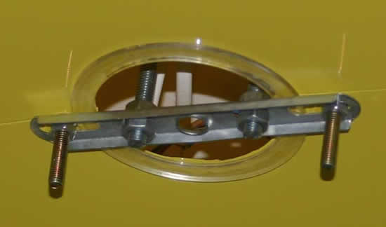 крепеж люстры к натяжному потолку