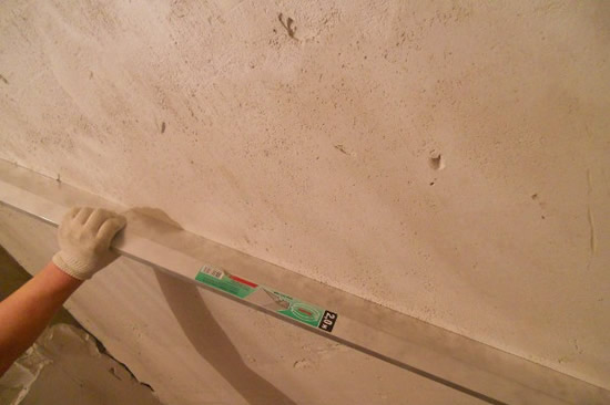 выравнивание потолка шпаклевкой