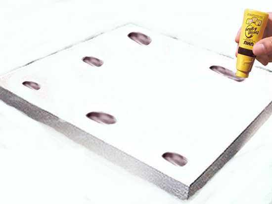 Нанесение клея. 