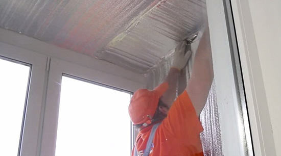 Монтаж теплоотражающего утеплителя