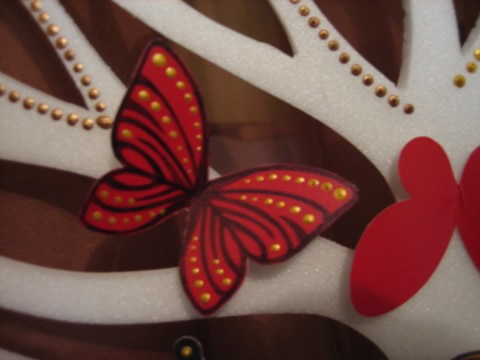 Бабочки на дереве