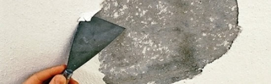 как клеить флизелиновые обои на потолок