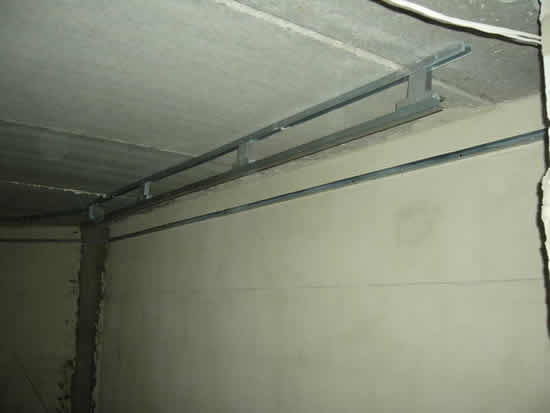 Опускание каркаса на подвесах