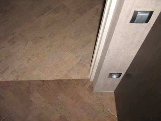 Утепление потолка и стен пробкой