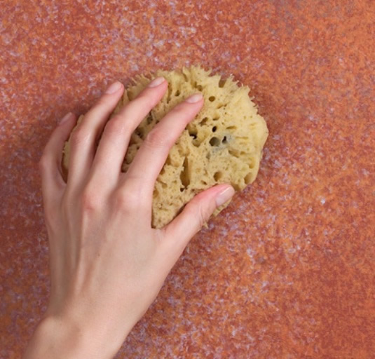 как смыть с потолка мел