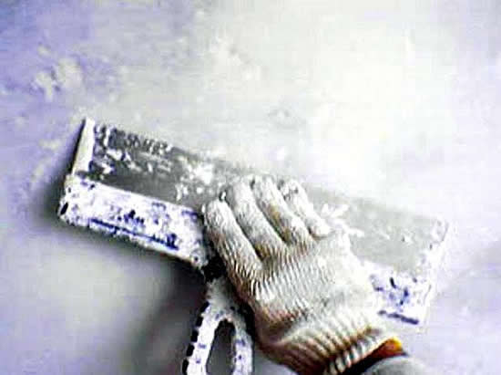 как смыть водоэмульсионную краску с потолка