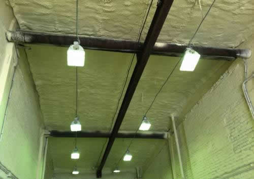 Потолок, утеплённый методом напыления полиуретана