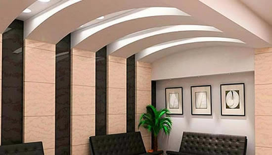 Сегментный потолок для невысокого помещения
