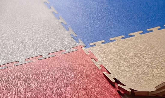 Кожаная плитка на клеящей основе