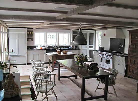 Освещение в рабочей и столовой зоне