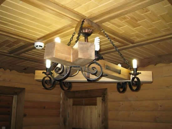 Массивная деревянная подвесная конструкция