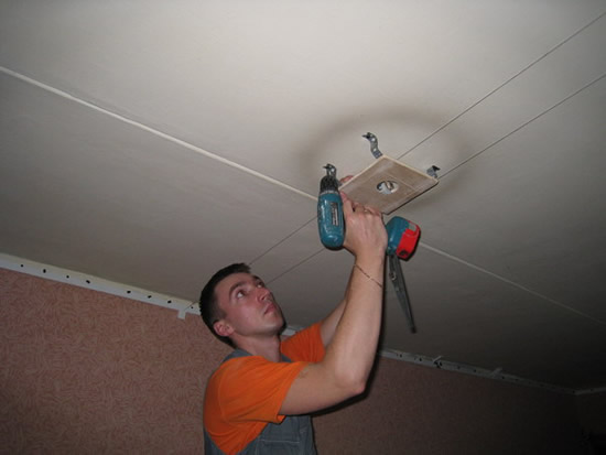 Установка площадки для люстры