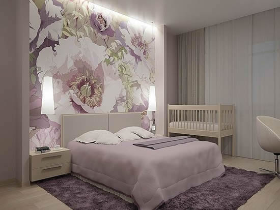 Натяжные потолки в спальню, в комбинации со стеной