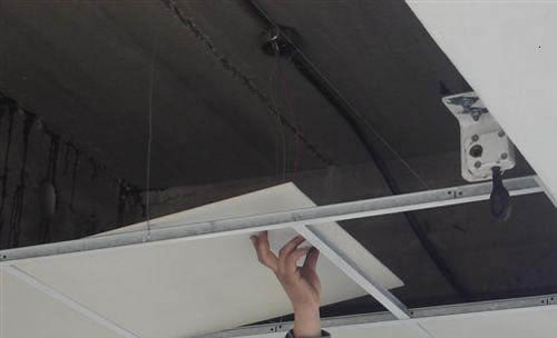 навесной потолок в ванную