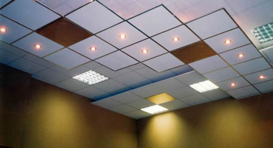 Подвесной каркасный потолок с плиткой Армстронг