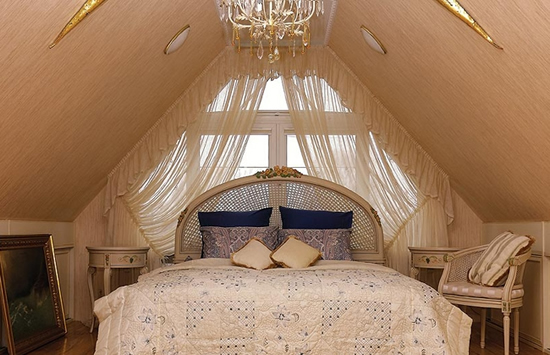 Драпировка потолка мансарды тканью