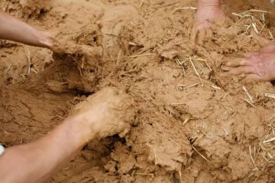 Приготовления глиняного раствора с опилками