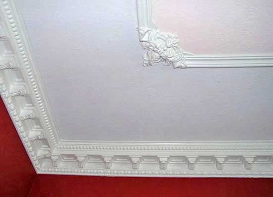 Особенности потолочных карнизов