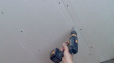 Выполнение крепления листов гипсовартона