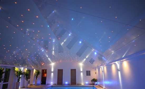 Дизайнерское освещение при помощи перфорированного потолка