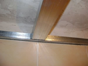 Прикрепленный  L-профиль