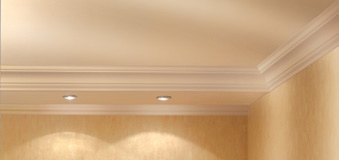 Потолок, окрашенный вместе с плинтусом одной краской