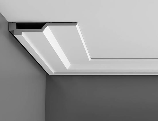 Плинтус потолочный из полиуретана для обрамления и подсветки потолка