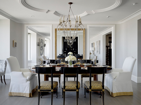 Плинтус потолочный полиуретановый в дизайне подвесного криволинейного потолка