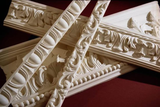 По каким параметрам выбирается потолочный плинтус