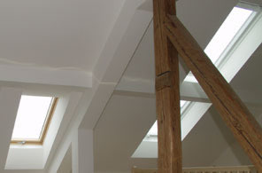 Гипсокартонный потолок на мансарде