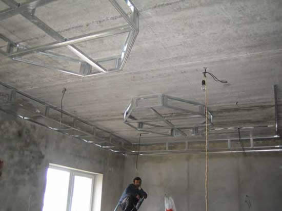 потолки в гостиной из гипсокартона