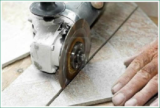 Обрезка плитки при помощи болгарки