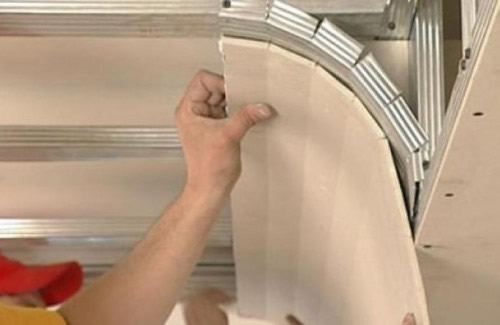 Выполнение криволинейной части потолка