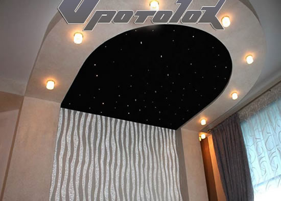Натяжной потолок из гипсокартона в спальне «звездное небо»