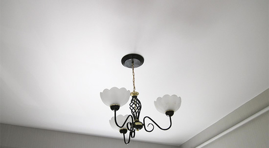 Потолок, выровненный стяжкой